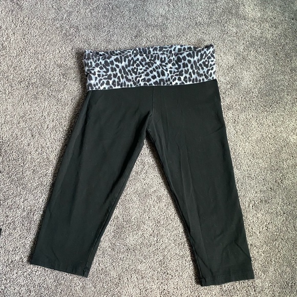 PINK Victoria's Secret Pants - Pink by VS black crop leggings - Size M